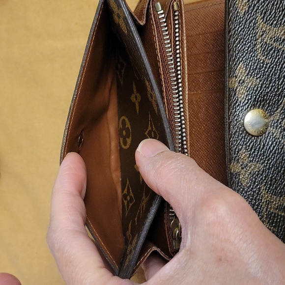 Louis Vuitton Medium Monogram wallet with card case (1) - Picture 12 of 17